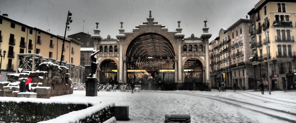 Mercado central con nieve