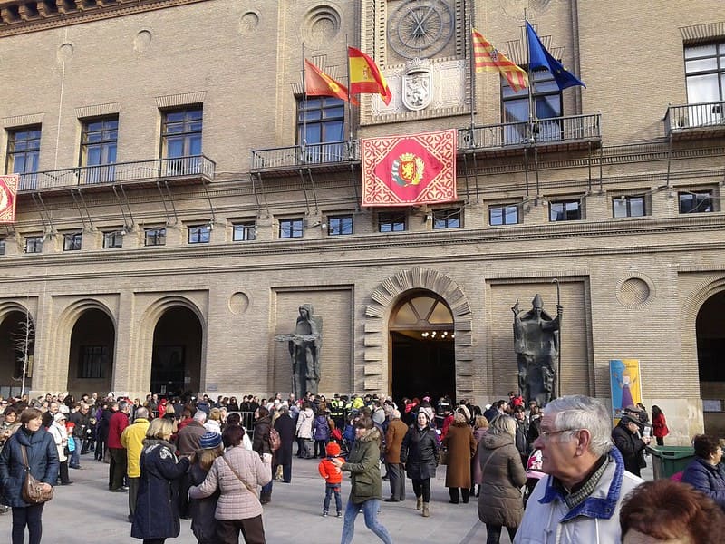 San Valero, visitas al Ayuntamiento de Zaragoza